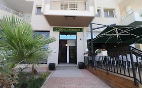 Cc Hotel & Residence